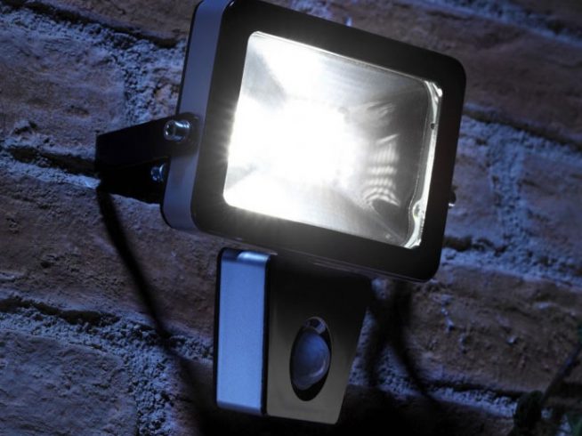 cole and bright solar security floodlight